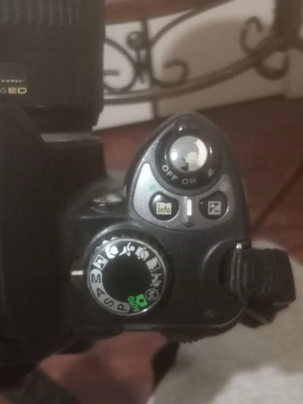 Nikon D40 6.1MP DSLR Camera Kit/AF-S DX 55-200mm Lens For Parts Only